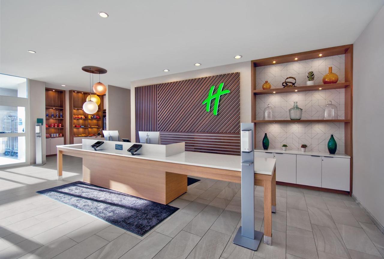 Hotel - By Ihg